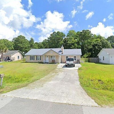 235 Zachary Ln, Hubert, NC 28539