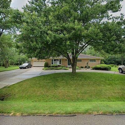 23665 E Newell Cir, Farmington Hills, MI 48336