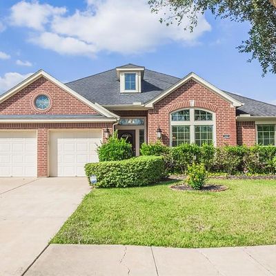 2402 Winding Creek Dr, Fresno, TX 77545