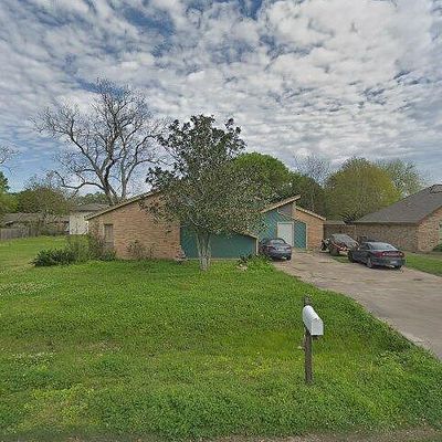 241 Pecan Dr, Brazoria, TX 77422