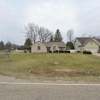 2447 Grove Park Rd, Fenton, MI 48430