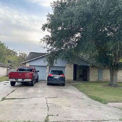 250 Corkwood St, Lake Jackson, TX 77566