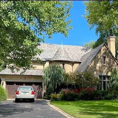 2604 Blackhawk Rd, Wilmette, IL 60091