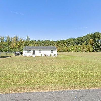 26235 Rochelle St, Courtland, VA 23837