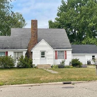 207 N Reinberg Ave, Scottville, MI 49454