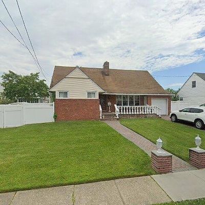 209 Nassau Ave, Freeport, NY 11520