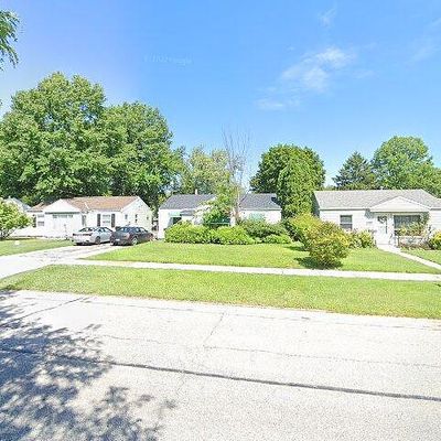 2091 N Green Rd, Cleveland, OH 44121