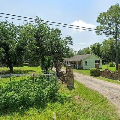 2109 Cemetery Rd, Santa Fe, TX 77517