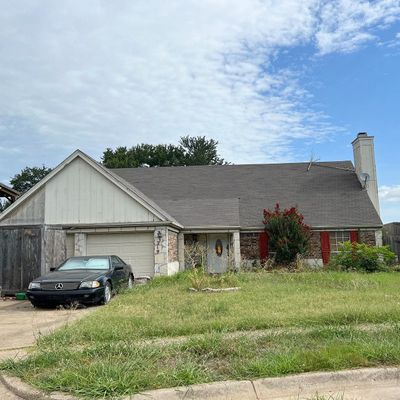 219 Wooddale, Euless, TX 76039