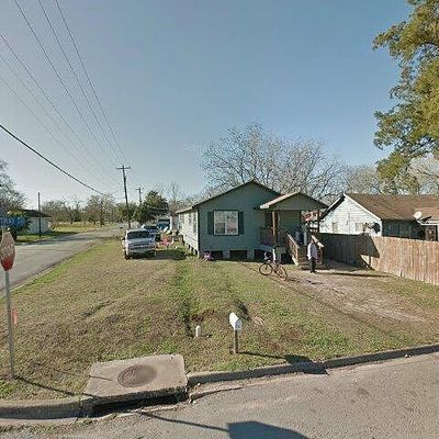 220 Moutray Ave, Wharton, TX 77488