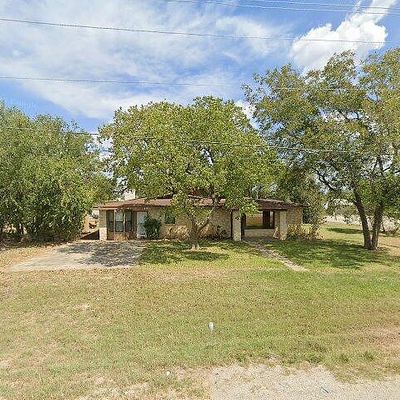 2203 Zanderson Ave, Jourdanton, TX 78026