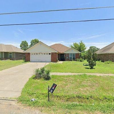 2208 Mangum St, Commerce, TX 75428