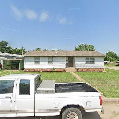 221 N Cheyenne Ave, Geary, OK 73040