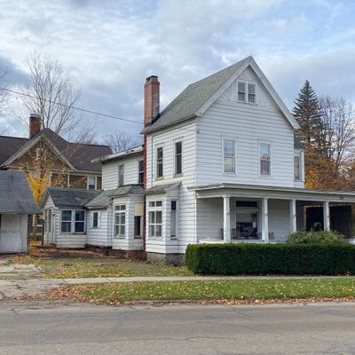 223 N Walnut St, Allegan, MI 49010