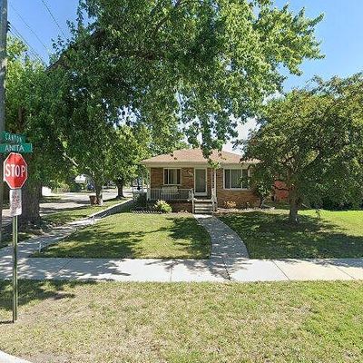 2246 Anita Ave, Grosse Pointe Woods, MI 48236