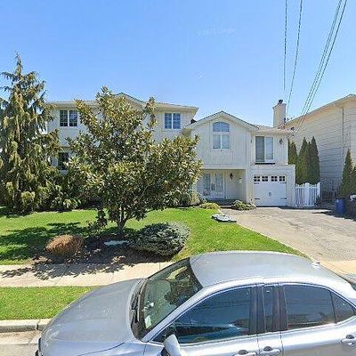 2250 Legion St, Bellmore, NY 11710