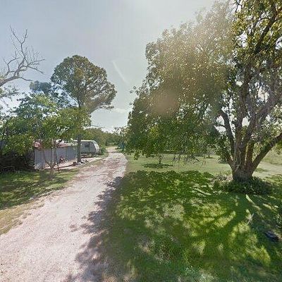 300 Elm St, Louise, TX 77455