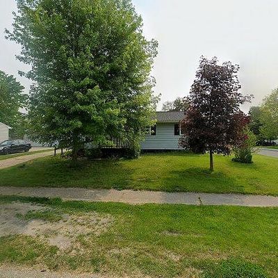 301 Donna Dr, Lowell, MI 49331