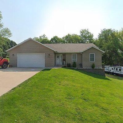 301 S 5 Th St, Le Claire, IA 52753