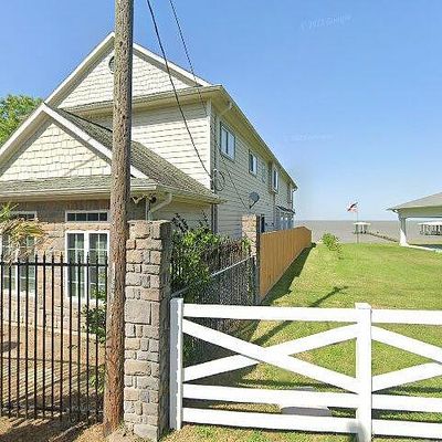 3039 Bayshore Dr, Bacliff, TX 77518