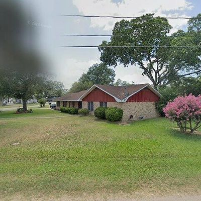 304 N Fowlkes St, Sealy, TX 77474