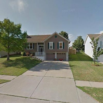 305 Porter Dr, Smithville, MO 64089