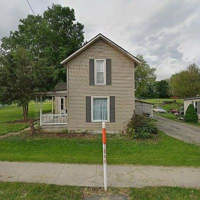 309 W County Line Rd, Wolcottville, IN 46795