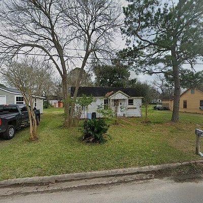 309 W Plum St, Angleton, TX 77515