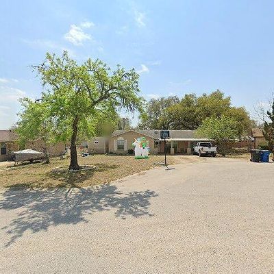 311 Dubose Dr, Devine, TX 78016