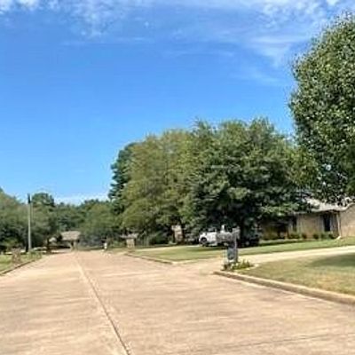 312 Edgewood Ln, Wake Village, TX 75501