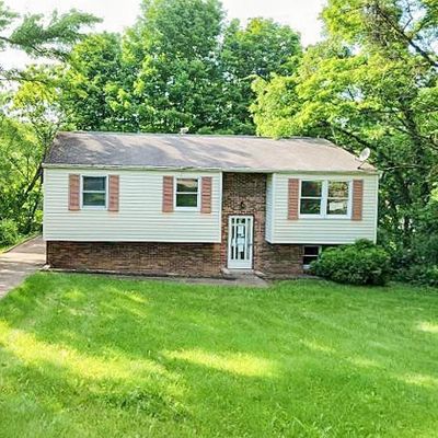 32 Green Oak Dr, Coraopolis, PA 15108