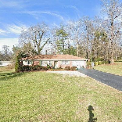 3226 Charlyne Dr, Hendersonville, NC 28792