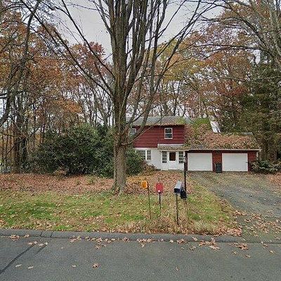 33 Hillsdale Dr, Ellington, CT 06029