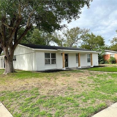 2702 Erwin Ave, Victoria, TX 77901