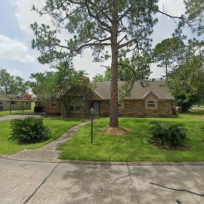 2709 Adams St, Alvin, TX 77511