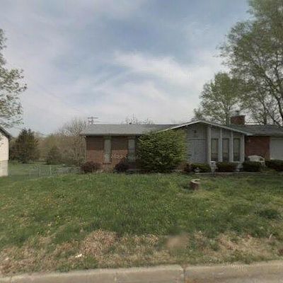 2723 Pine Dr, Columbia, MO 65202