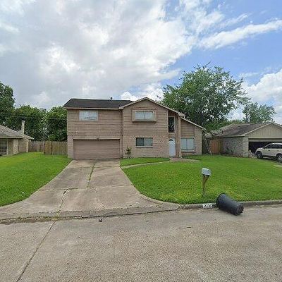 2731 Dove Country Dr, Stafford, TX 77477