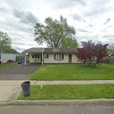 28 Bald Cypress Ln, Levittown, PA 19054