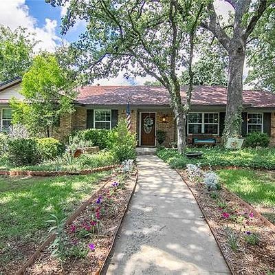 2803 Foxcroft Cir, Denton, TX 76209