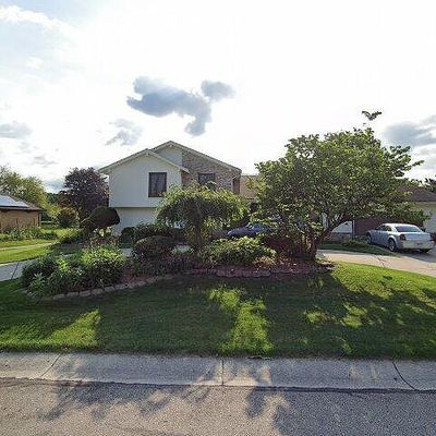 28928 Willow Creek St, Farmington Hills, MI 48331