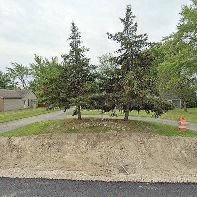 29805 Hemlock Ave, Farmington Hills, MI 48336