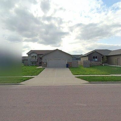 3909 S Linedrive Ave, Sioux Falls, SD 57110