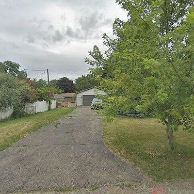 4000 Elmhurst Rd, Waterford, MI 48328