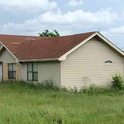 401 S Broad St, Coupland, TX 78615