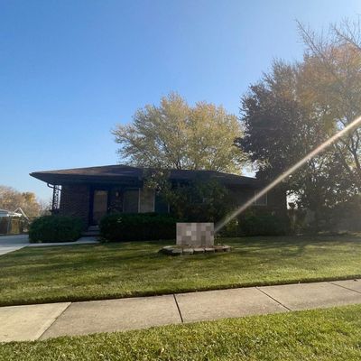 40328 Harmon Dr, Sterling Heights, MI 48310