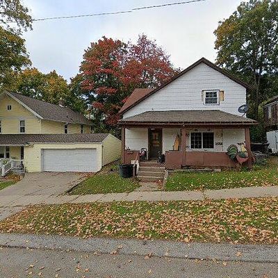 408 E A St, Iron Mountain, MI 49801