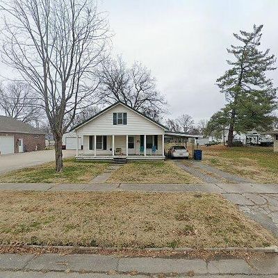 411 W Yoakum Ave, Chaffee, MO 63740