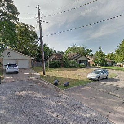 417 N Meinecke St, Bellville, TX 77418