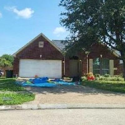 422 N Lindbergh Ct, Baytown, TX 77521