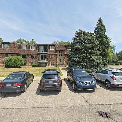 426 Riviera Dr, Saint Clair Shores, MI 48080